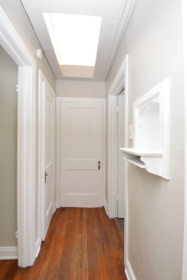 Building Photo - Cherrywood Charmer! 2/1 Avail for August!