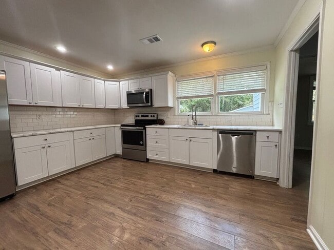 Building Photo - 816 Savage Rd