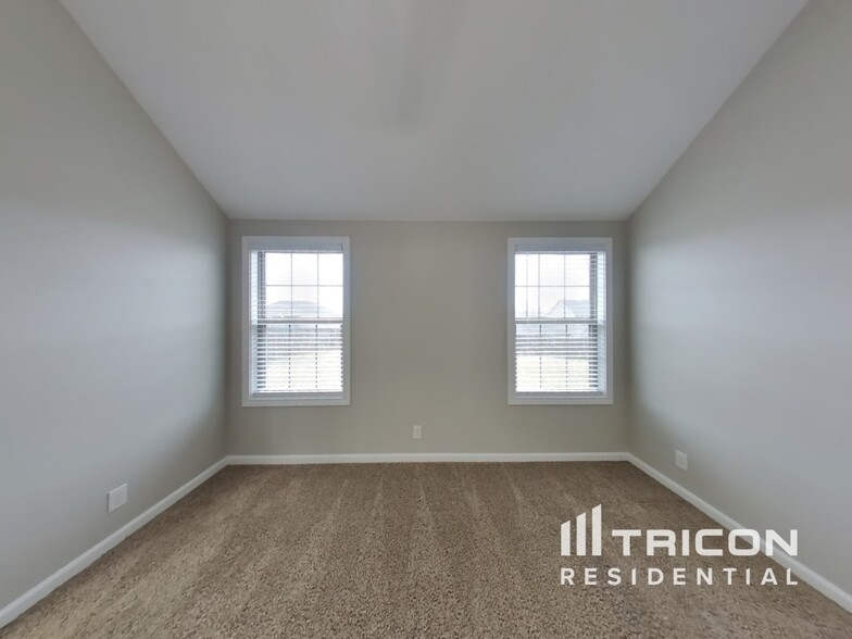 Building Photo - 1123 Freedom Dr