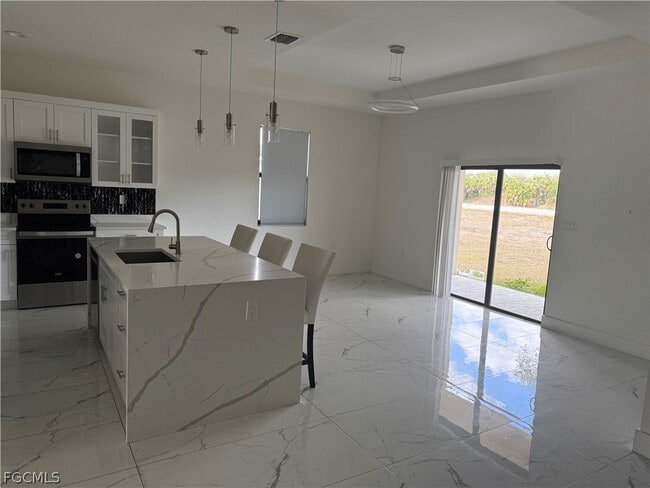 Building Photo - 6013 Acorn Cir