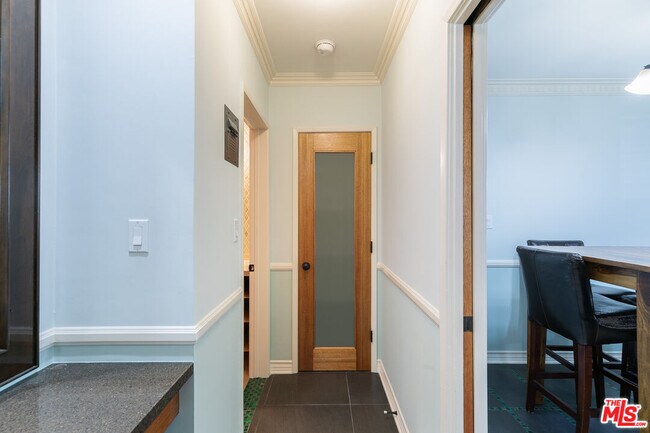 Building Photo - 921 N Spaulding Ave