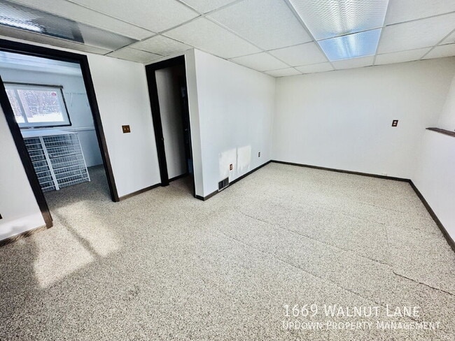Building Photo - 1669 Walnut Ln