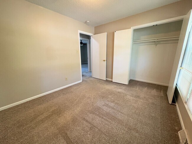 Building Photo - 304 Leland Dr
