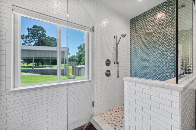 Building Photo - 1012 Chestnut Dr