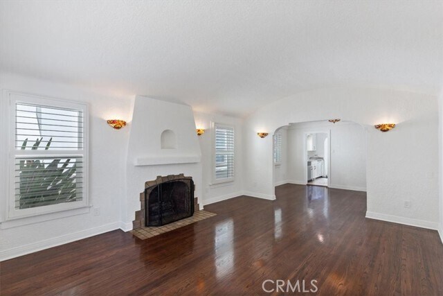 Building Photo - 5466 Templeton St