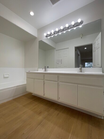 Building Photo - 15114 Sherman Way