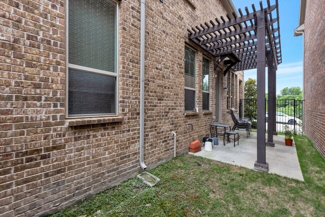 Building Photo - 2464 Castle Ridge Dr