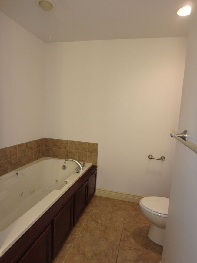 Building Photo - Great 3 Bed 2 Bath House in Mill Creek Manor!