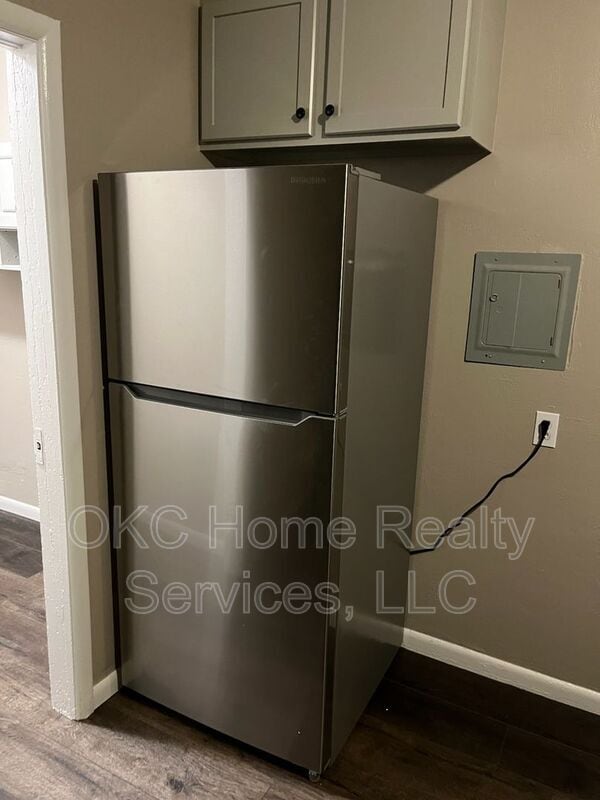 Building Photo - 234 W Thatcher St