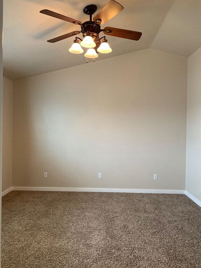 Building Photo - 10600 Avalon St