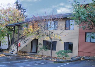 Building Photo - Great 2 Bedroom Condo! Washer/Dryer Hook U...
