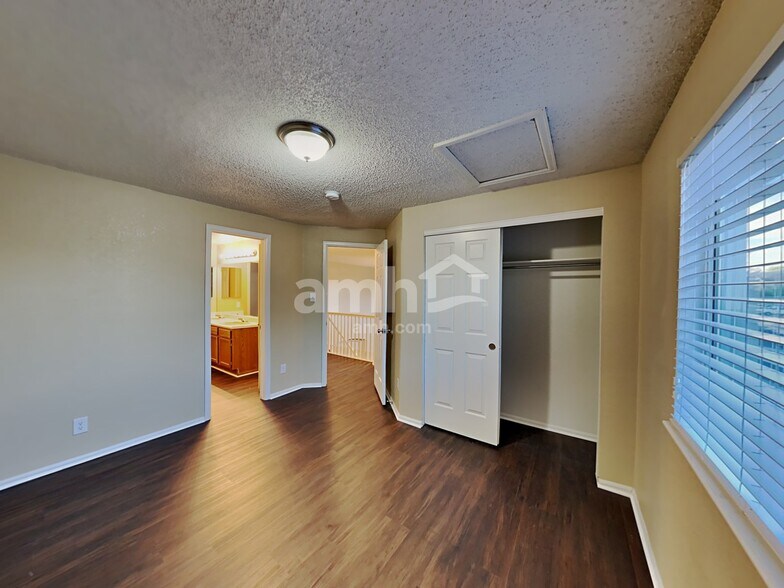 Building Photo - 11393 Gray St