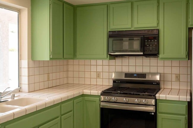 Building Photo - 9673 Vista Del Valle