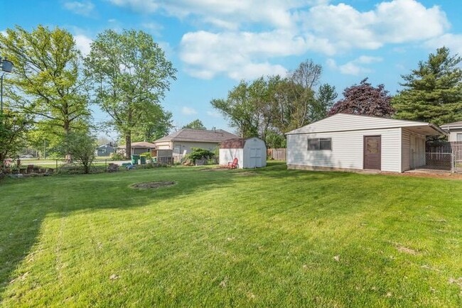 Building Photo - Beautifully updated home located in the he...