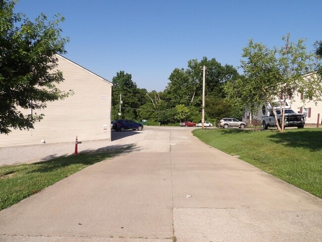 Building Photo - 35 Ashwood Ct