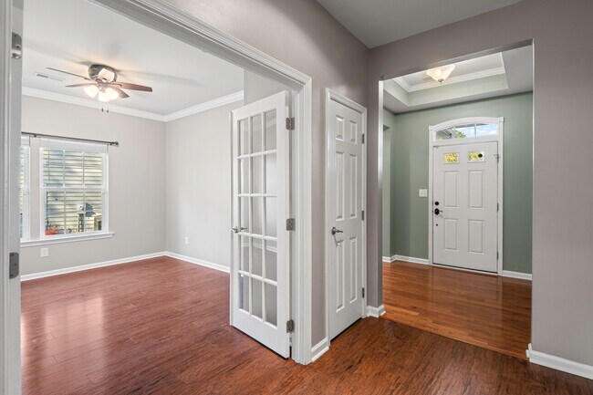 Building Photo - 10777 White Dogwood Dr