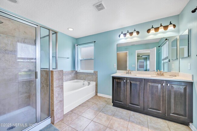 Building Photo - 12237 Woodview Dr