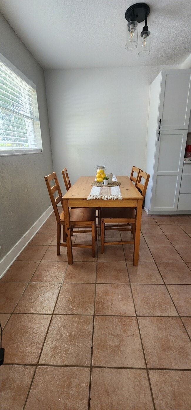 Building Photo - 139 NE Monroe Cir N