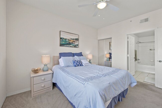 Building Photo - 2/2 CONDO IN BEACHWALK -FULLY FURNISHED SEASONAL RENTAL