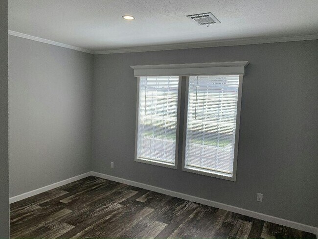 Building Photo - 419 Zeeland St