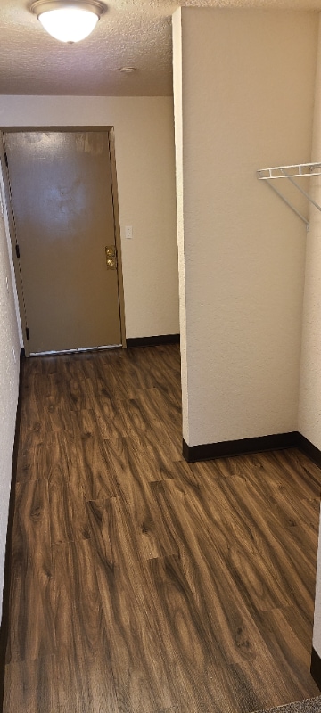 Building Photo - 1625 Kent Des Moines Rd