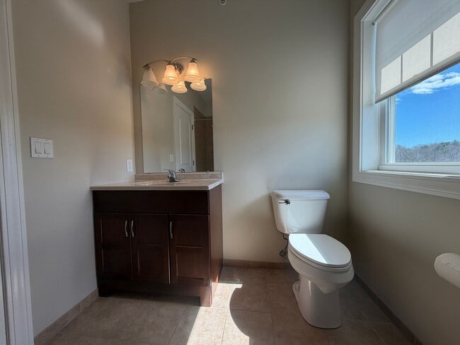 Building Photo - Danvers Updated 3 Bed 2 Bath | Top Floor Condo | Avail Now