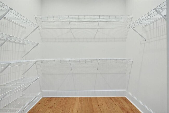 Building Photo - 523 Irwin St NE