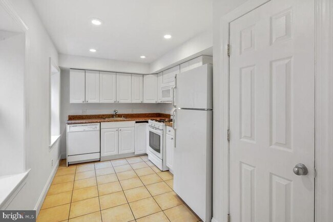Building Photo - 535 Spruce St