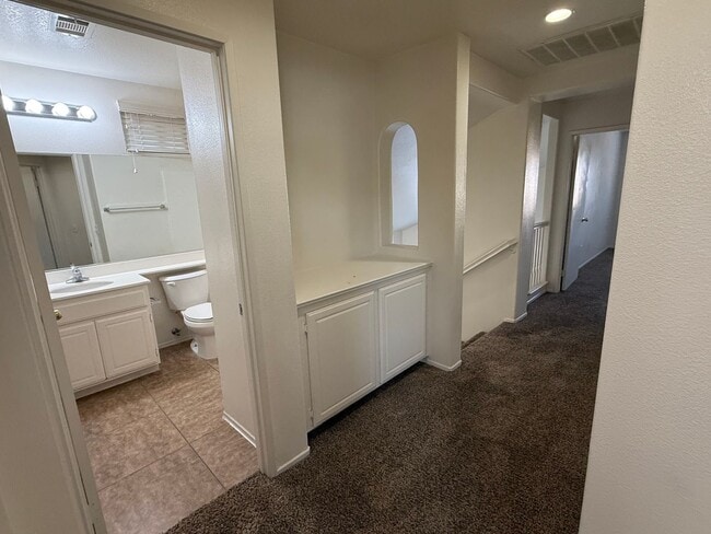 Building Photo - Brentwood Community- Centrally Located- 3 ...
