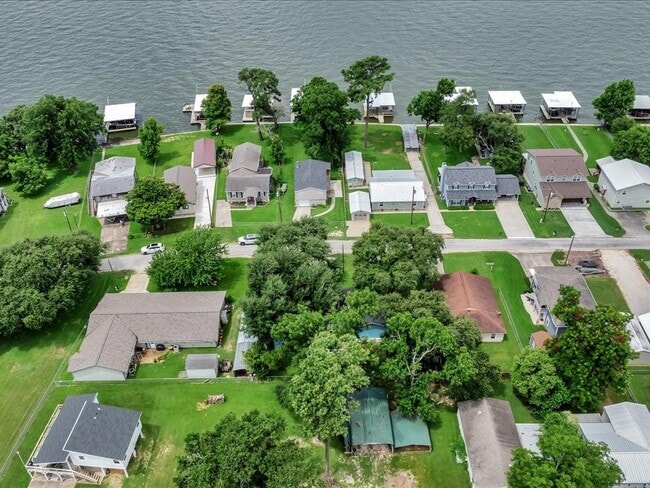 Building Photo - 683 Water View Dr