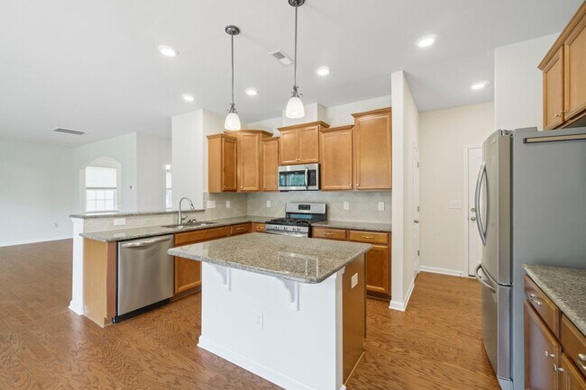 Building Photo - Beautiful spacious Home in Berewick community in Steel Creek Fence in Yard