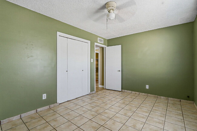 Building Photo - 3-Bedroom Duplex with Refrigerated AC.