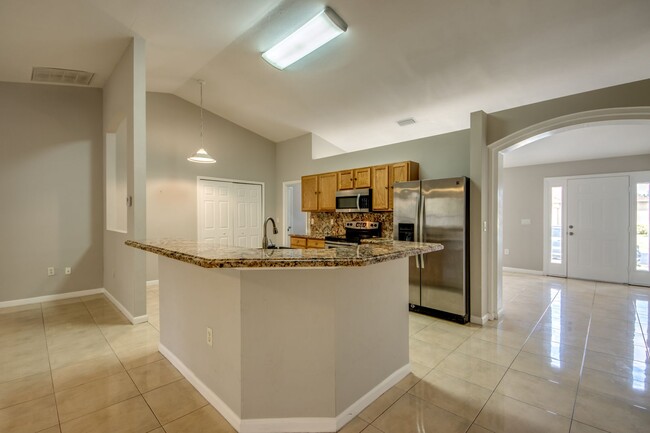 Building Photo - 2462 Nature Pointe Loop