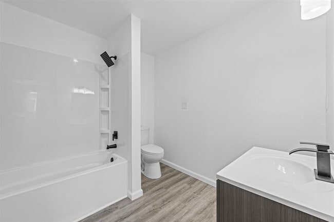 Building Photo - 1610 15th Ave