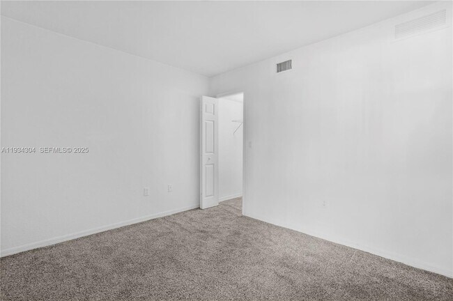 Building Photo - 1250 SE 29th St