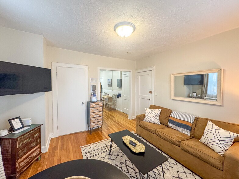 Building Photo - 191 Kent St