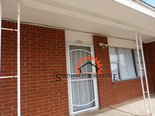 Building Photo - 2 Bedroom 1 Bath Apartment