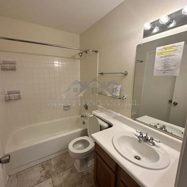 Building Photo - 653 W Guadalupe Rd