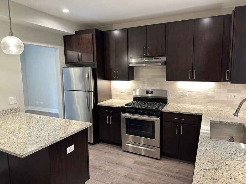 Building Photo - 1143 Maple
