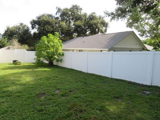 Building Photo - 839 Rosemere Cir