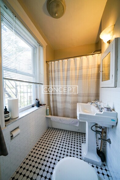 Building Photo - 11 Gray St