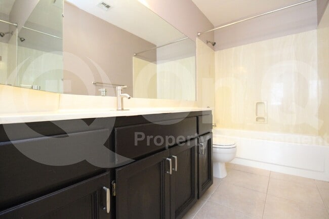 Building Photo - 10879 E Kalil Dr