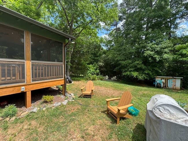 Building Photo - Awesome Home Near Downtown Athens!