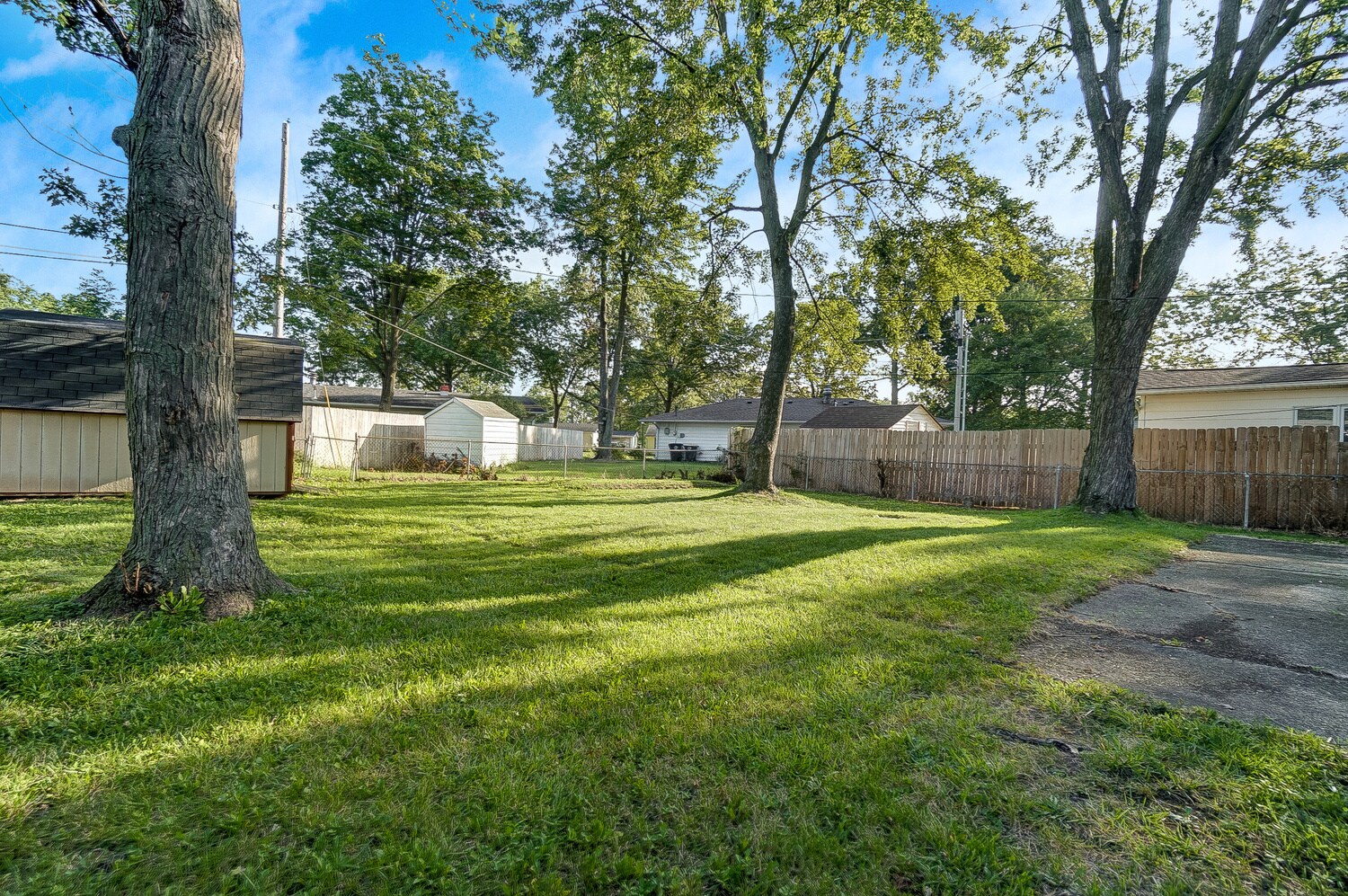 Building Photo - 1107 Larch Ln