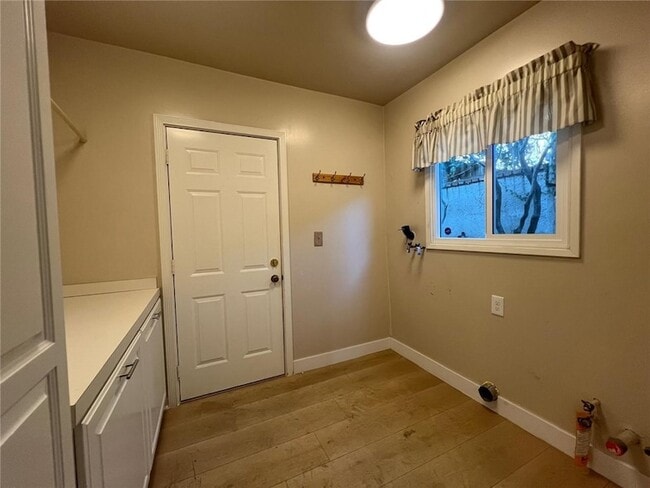 Building Photo - 1850 Wilson Ave