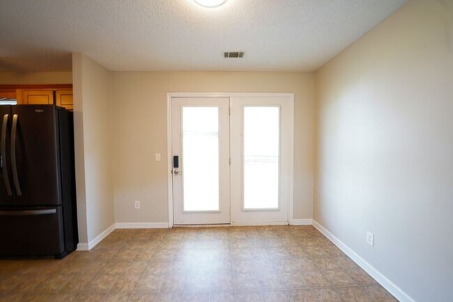 Building Photo - 134 Mustang Dr