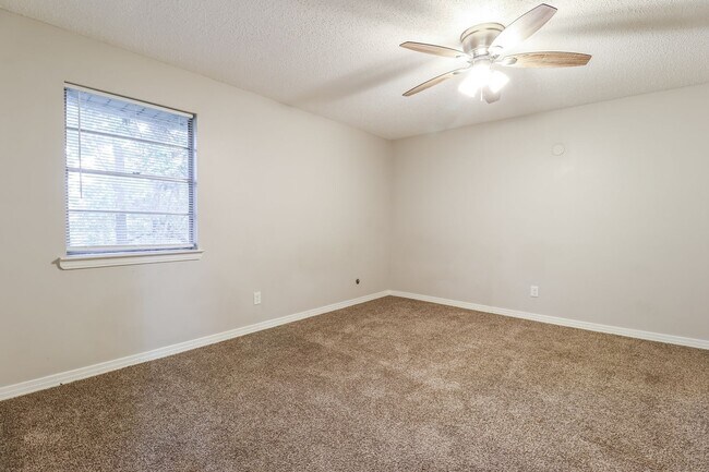 Building Photo - 11114 Beverly Hills Dr