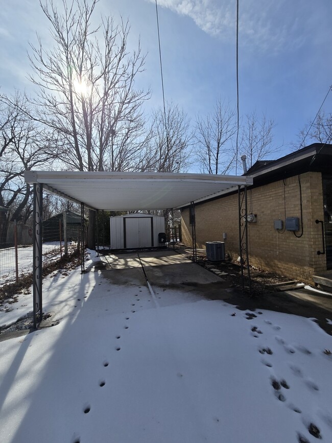 Building Photo - 3003 E Funston St