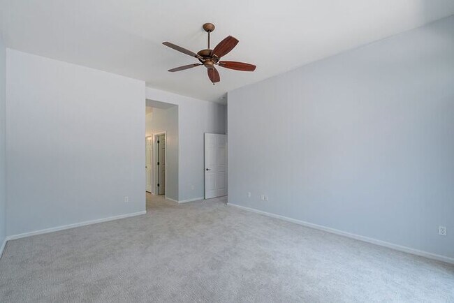 Building Photo - Gated Community!