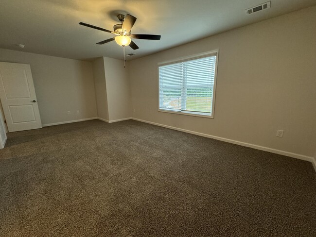 Building Photo - LIKE NEW, 3 bed 2 bath Townhome in Lula!